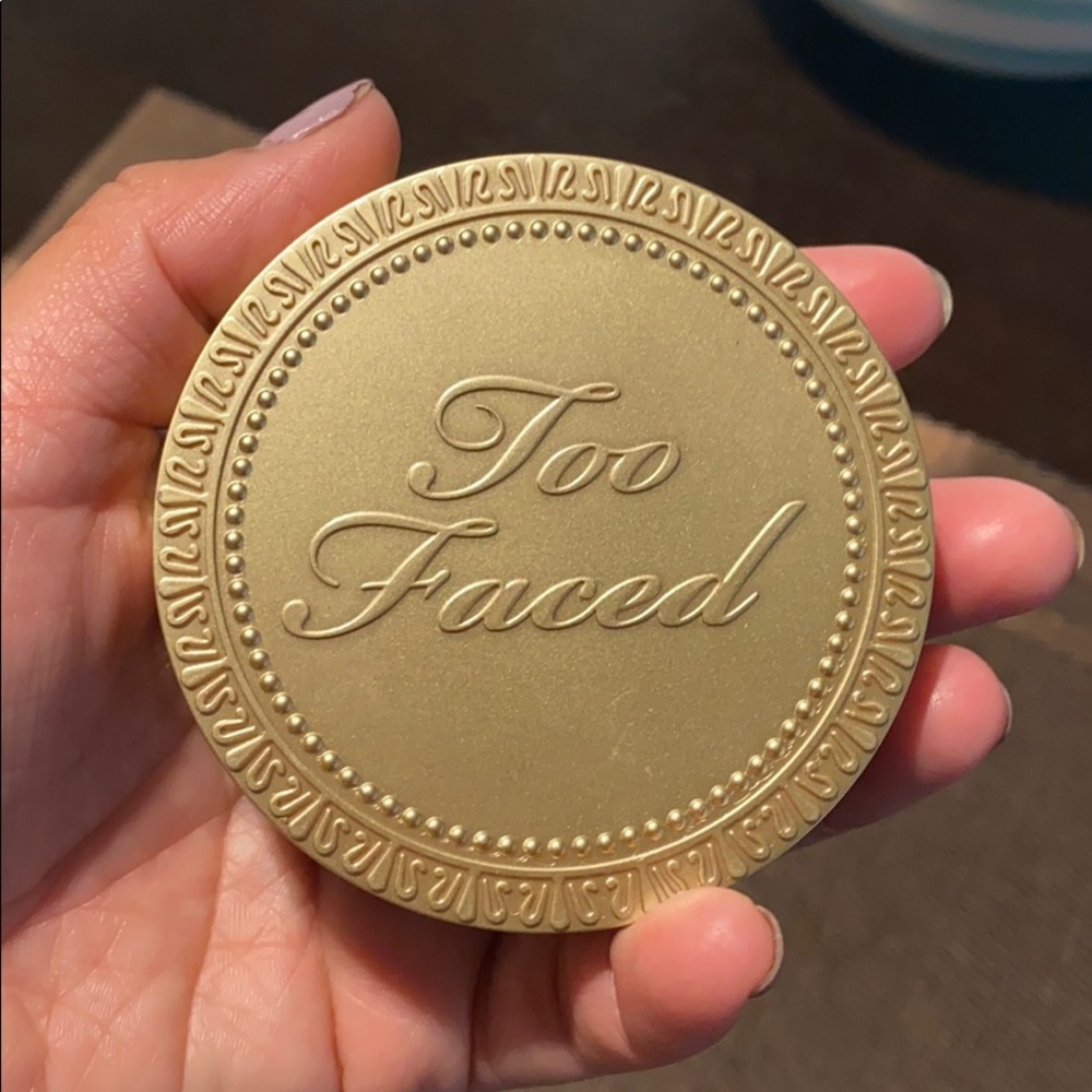 Too Faced bronzer in Sun Bunny